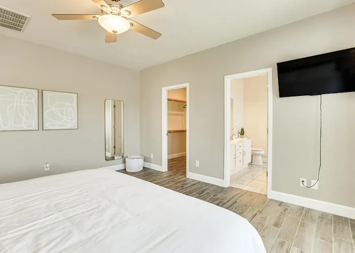 Holiday home Coldwater Golf Course Getaway In Avondale! Avondale